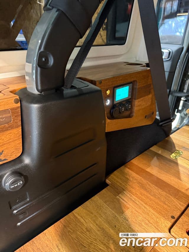 Jeep Wrangler 2020 — Şəkil 9/13