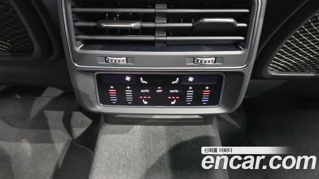 Audi Q8 2023 — ფოტო 16/20