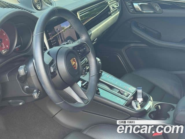 Porsche Macan 2022 — Şəkil 16/20