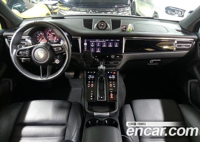 Porsche Macan 2022 — Şəkil 17/20