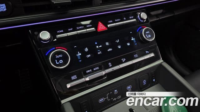 Hyundai Santa Fe 2023 — Фото 19/20