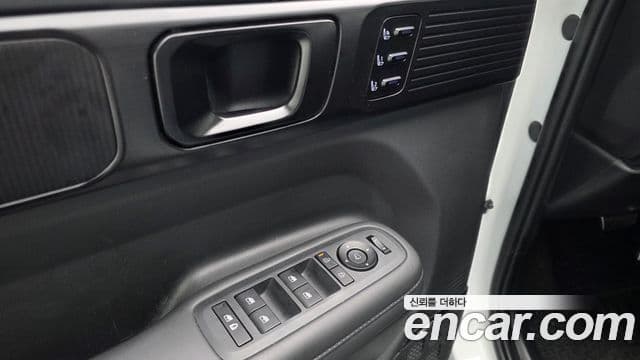 Hyundai Santa Fe 2023 — Photo 1/36