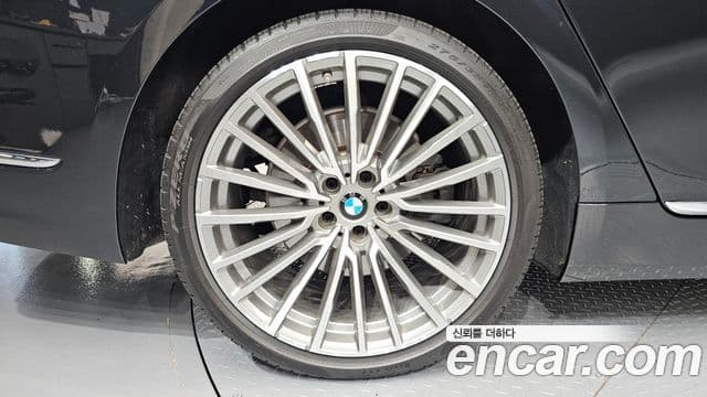 BMW 7 Series 2021 — Photo 13/31