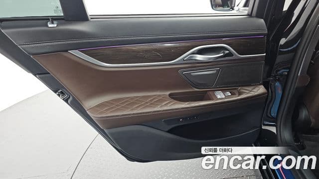 BMW 7 Series 2021 — Photo 11/31