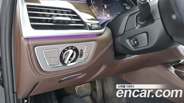 BMW 7 Series 2021 — Photo 8/31