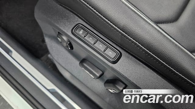 Volkswagen Tiguan 2023 — Şəkil 15/20