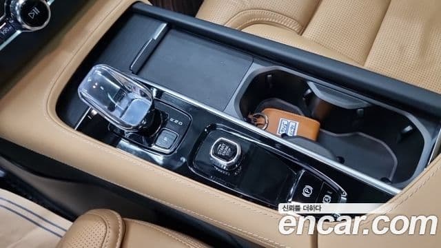 Volvo XC90 2024 — Şəkil 9/17