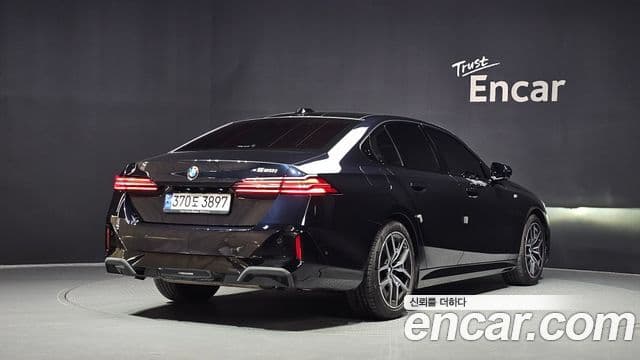 BMW 5 Series 2024 — Şəkil 2/20