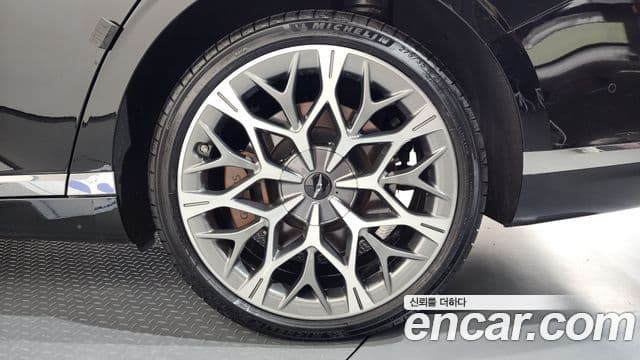 Genesis G90 2023 — Photo 7/38