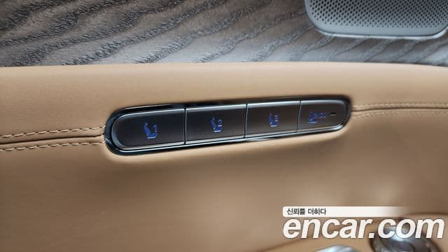 Genesis G90 2023 — Photo 34/38