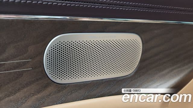 Genesis G90 2023 — Photo 23/38