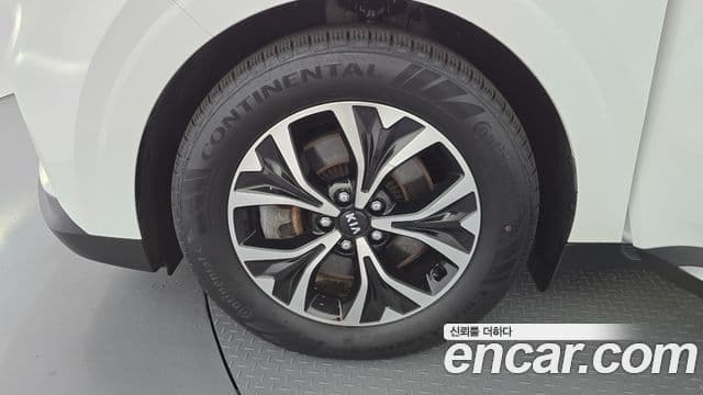 Kia Carnival 2021 — Фото 5/20