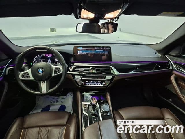 BMW 5 Series 2021 — фото 10 из 19