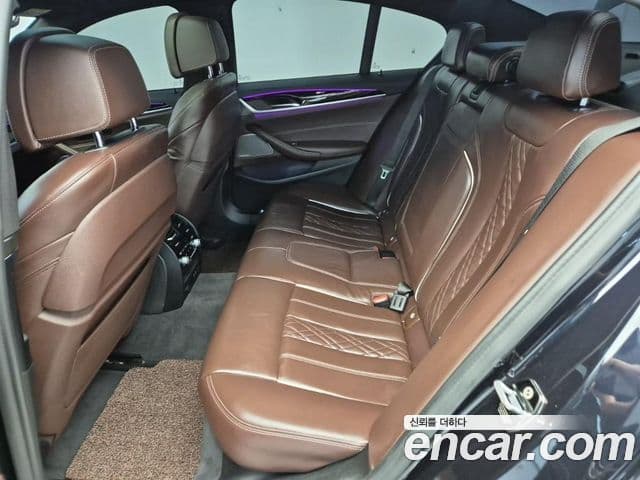 BMW 5 Series 2021 — фото 12 из 19