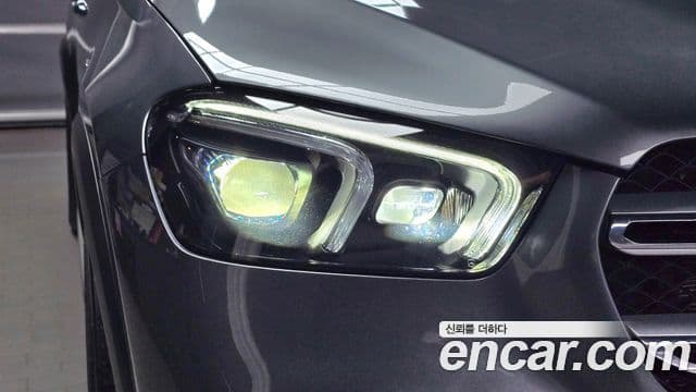 Mercedes-Benz GLE-Class 2021 — Photo 24/32