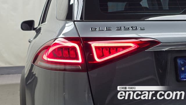 Mercedes-Benz GLE-Class 2021 — Photo 30/32