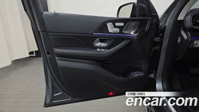 Mercedes-Benz GLE-Class 2021 — Photo 25/32