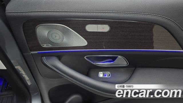 Mercedes-Benz GLE-Class 2021 — Photo 16/32