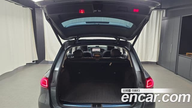 Mercedes-Benz GLE-Class 2021 — Photo 22/32
