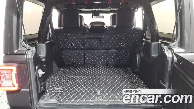 Jeep Wrangler 2019 — Фото 19/20