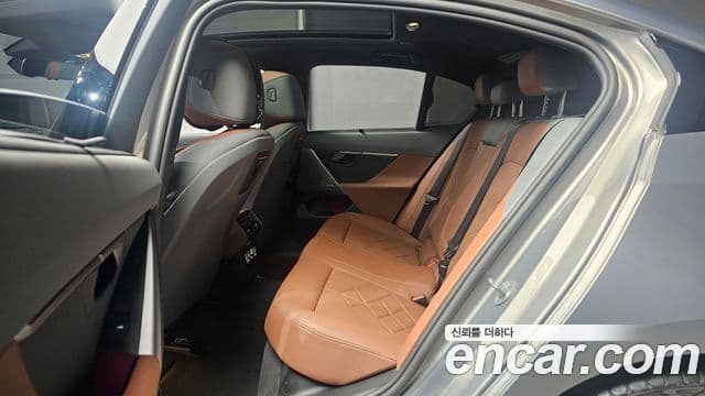 BMW 5 Series 2025 — ფოტო 12/20