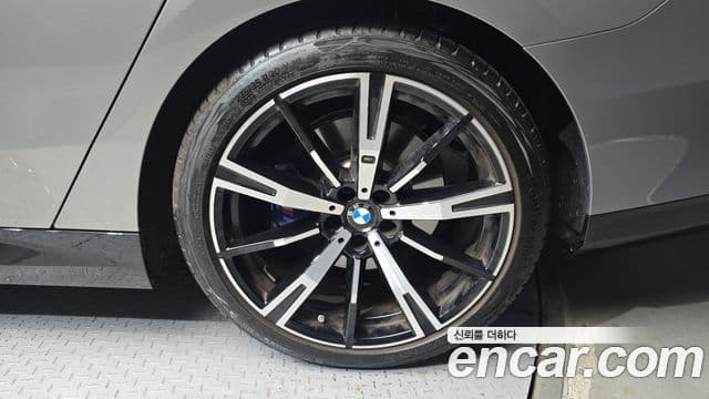 BMW 5 Series 2025 — Photo 26/33
