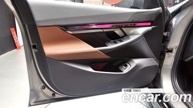 BMW 5 Series 2025 — Photo 1/33