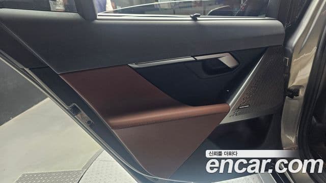 BMW 5 Series 2025 — Photo 31/33