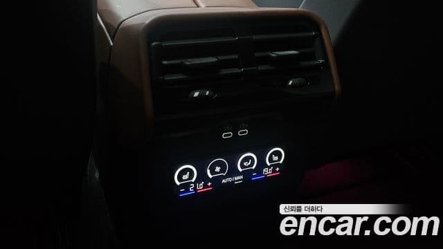 BMW 5 Series 2025 — Photo 10/33