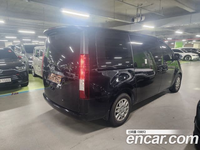 Hyundai Staria 2023 — Фото 2/20