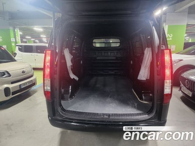 Hyundai Staria 2023 — Фото 3/20