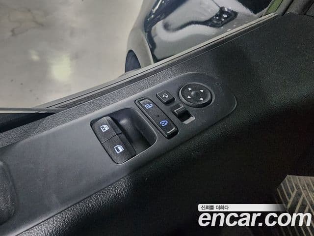 Hyundai Staria 2023 — Фото 14/20