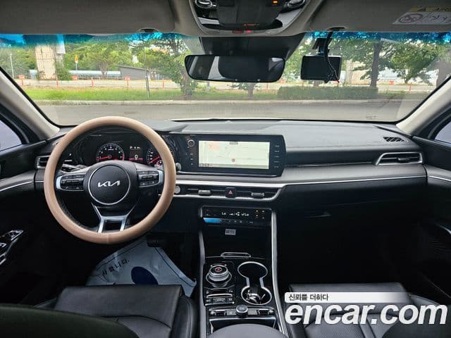 Kia K5 2023 — Şəkil 10/20