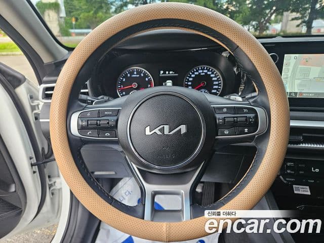 Kia K5 2023 — ფოტო 16/20