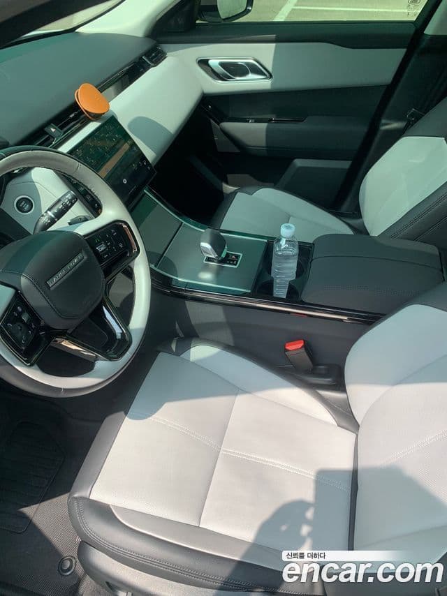 Land Rover Range Rover Velar 2024 — Фото 7/20