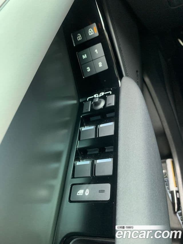 Land Rover Range Rover Velar 2024 — Фото 15/20
