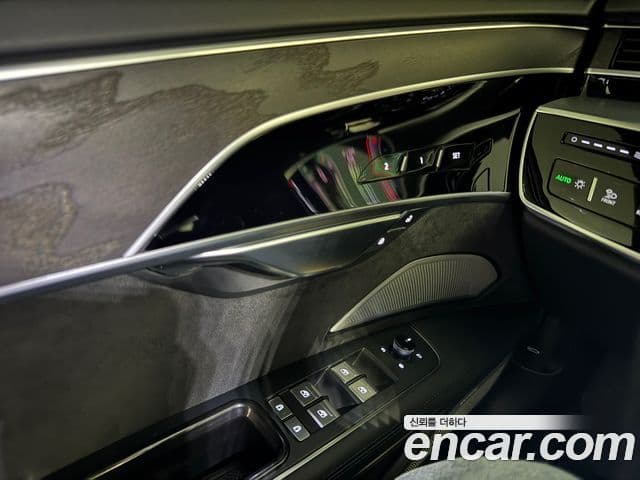 Audi A8 2023 — ფოტო 7/15