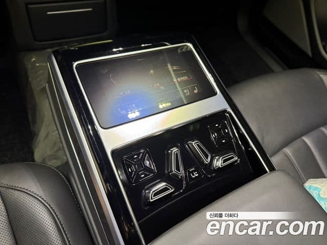Audi A8 2023 — ფოტო 12/15