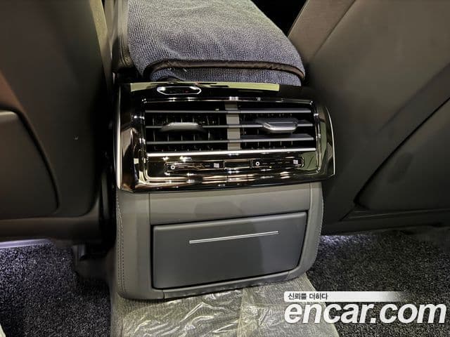 Audi A8 2023 — ფოტო 13/15