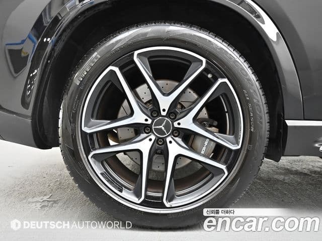 Mercedes-Benz GLE-Class 2020 — ფოტო 4/20