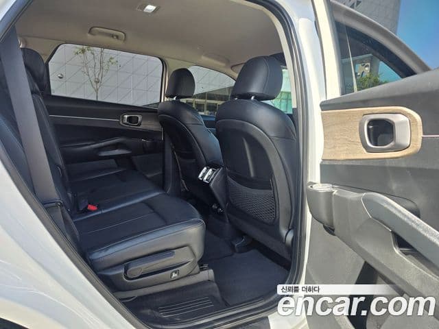 Kia Sorento 2022 — ფოტო 17/20