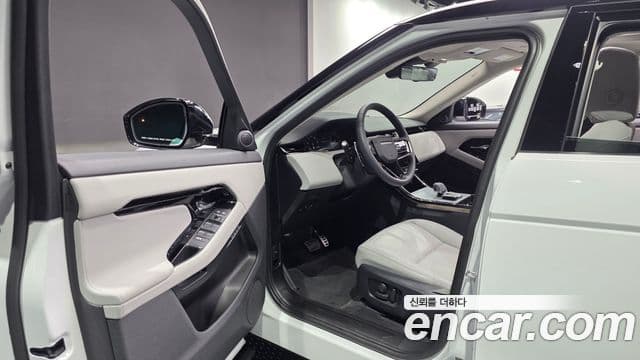 Land Rover Range Rover Evoque 2024 — Photo 10/20