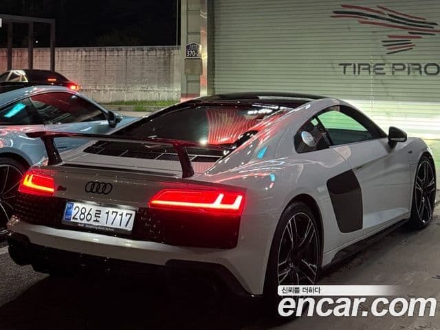 Audi R8 2022 — ფოტო 4/15