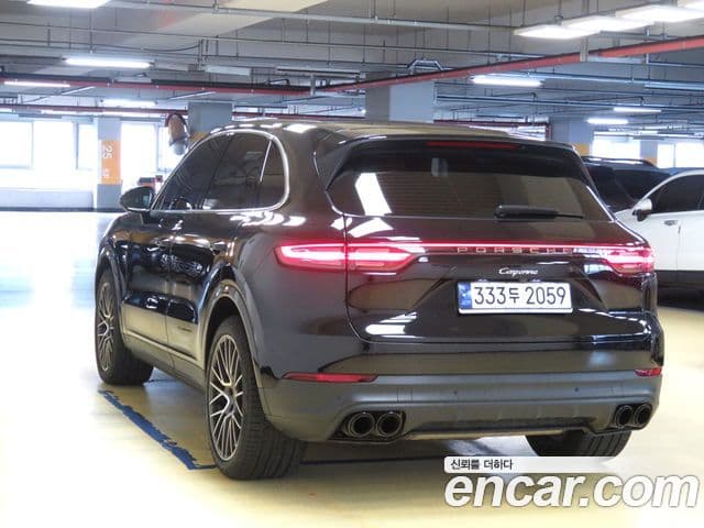 Porsche Cayenne 2019 — ფოტო 19/19