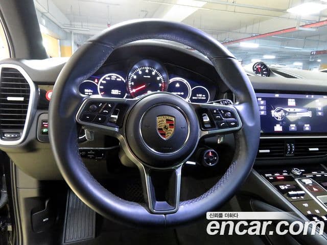 Porsche Cayenne 2019 — ფოტო 15/19