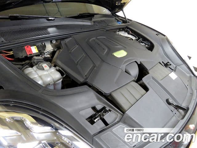 Porsche Cayenne 2019 — ფოტო 16/19