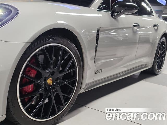 Porsche Panamera 2020 — Photo 12/20