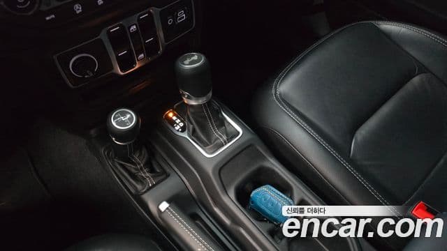 Jeep Wrangler 2021 — Şəkil 9/20