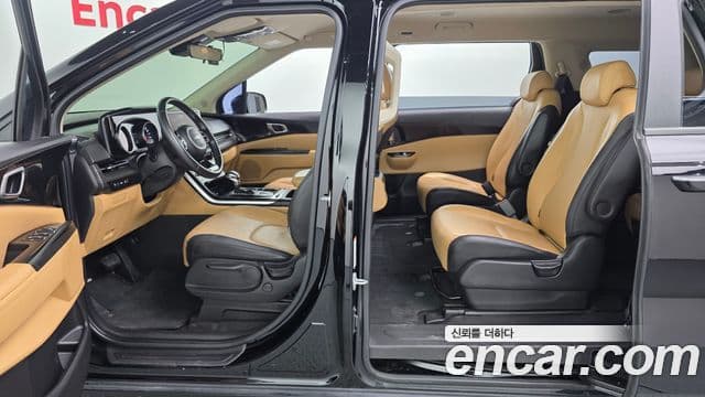 Kia Carnival 2021 — Фото 19/20