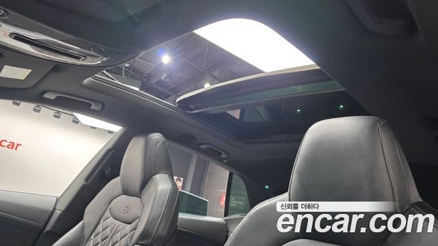 Audi Q7 2021 — Şəkil 18/20